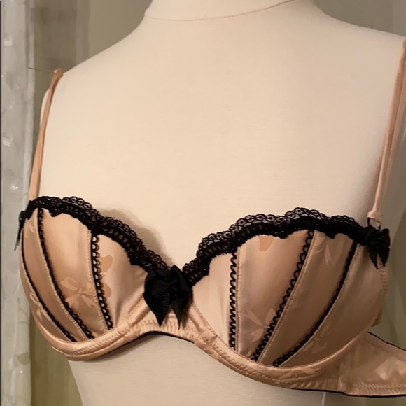 Victoria’s Secret Bra and panties - Picture 1 of 8